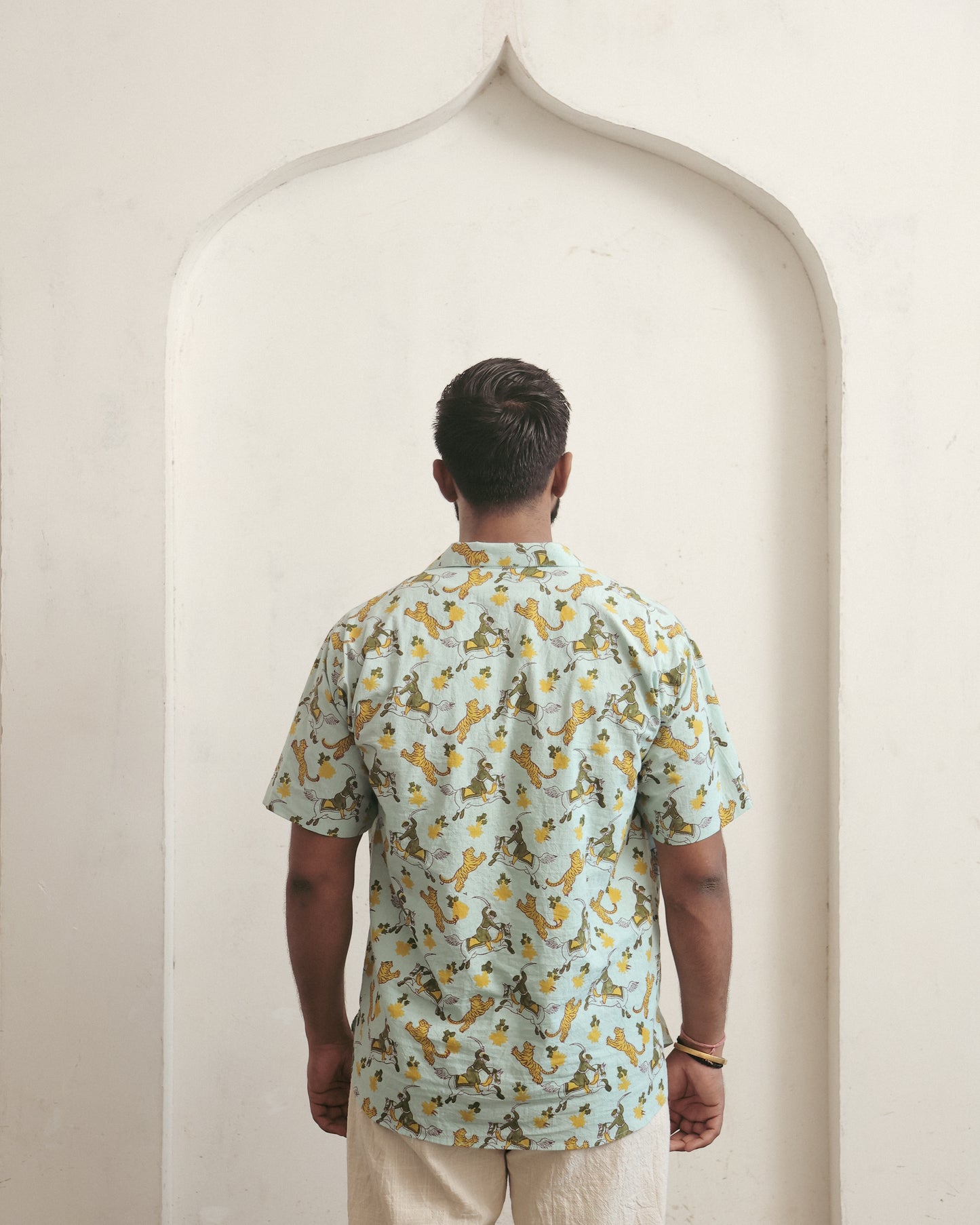 Aadamkhor Short Kurta